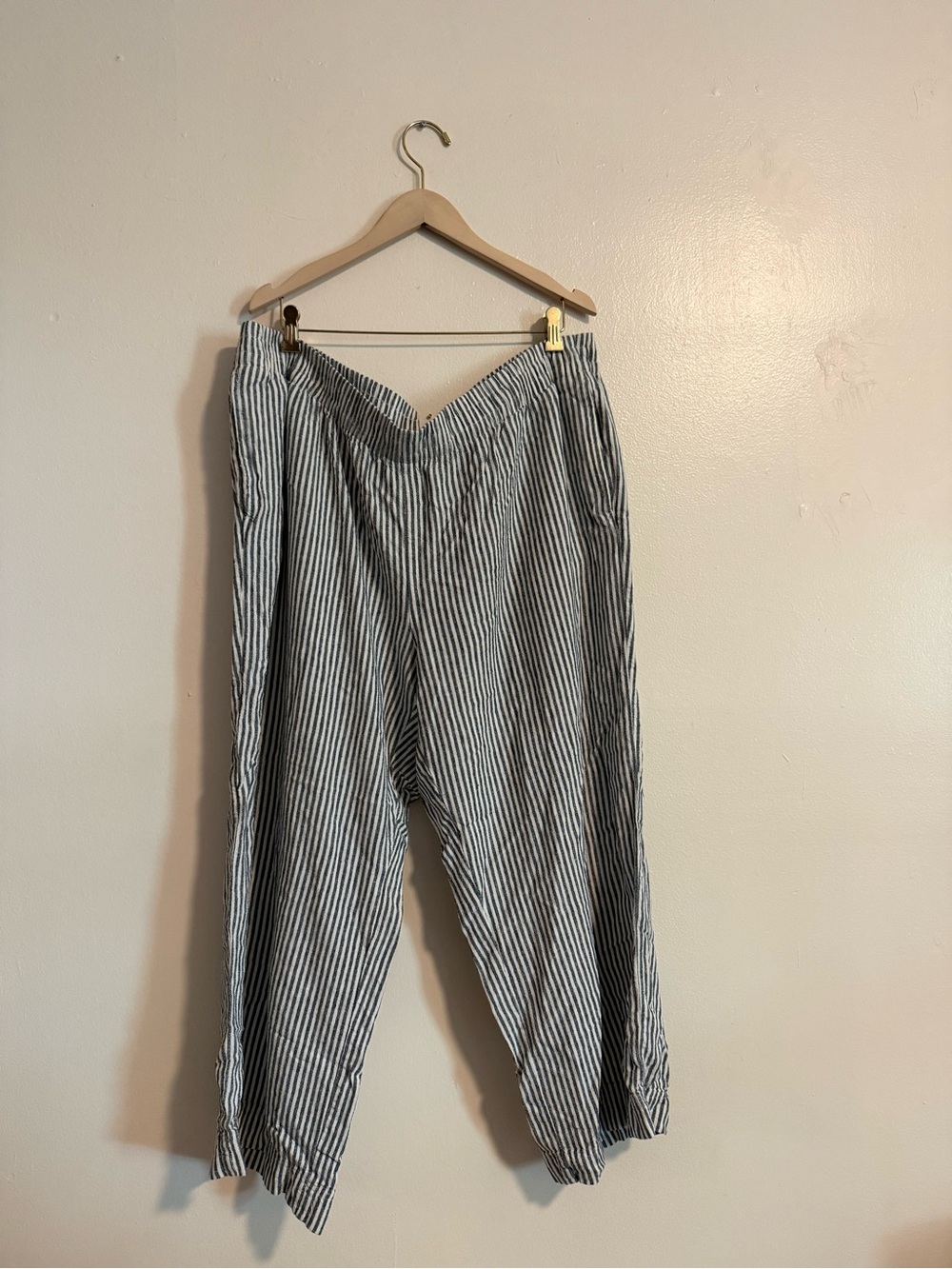Old Navy Wide-Leg Striped Pants in Blue & White